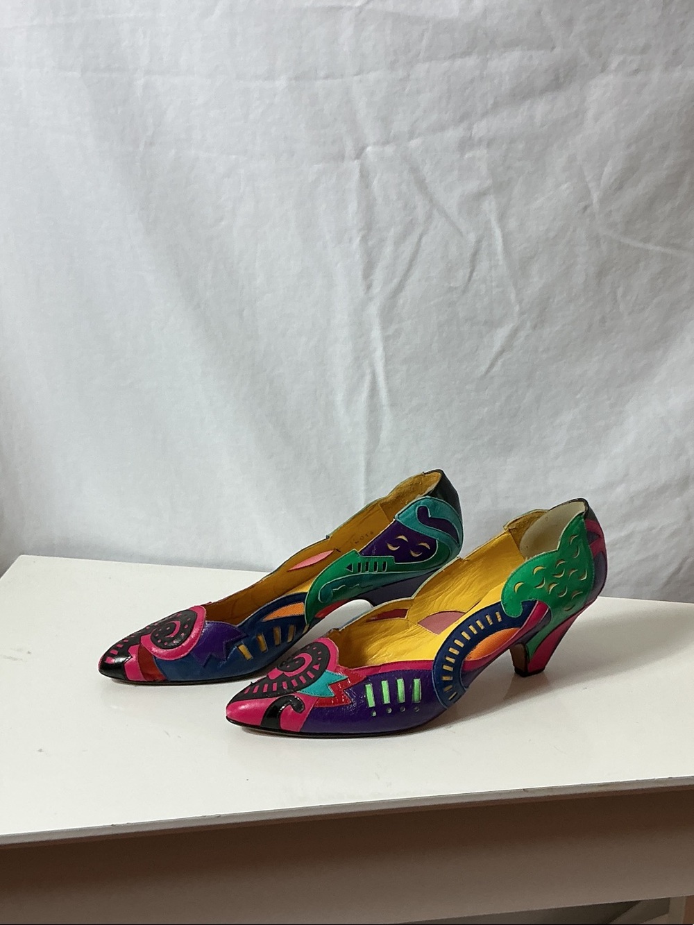 Beverly Feldman Multicolor Abstract Pattern Heels - Picture 4 of 11